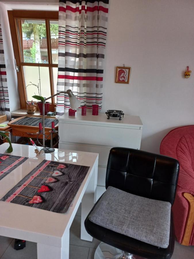 Weiss-Rot-Schwarz Lägenhet Bad Griesbach  Exteriör bild